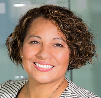 Claire Ashford, chefe de compliance em uma empresa de regulação financeira, retrato